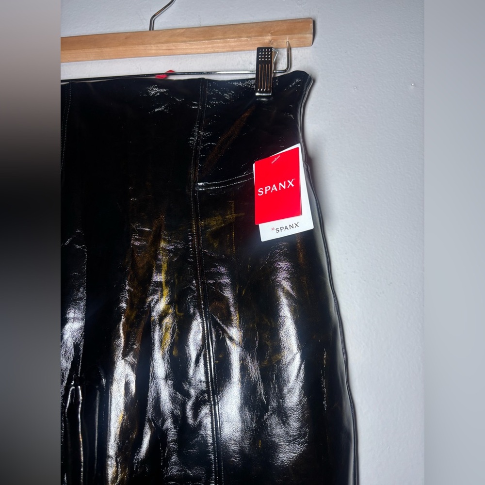 SPANX Faux Leather Patent Leggings - Picture 4 of 9